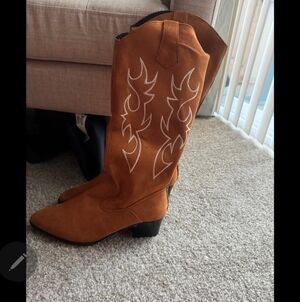 NWOT Tan Cowgirl Boots 9.5